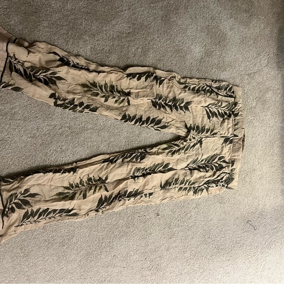 Cute Pyjama pants. Only worn once. Comes with shorts and pant together - Picture 3 of 3